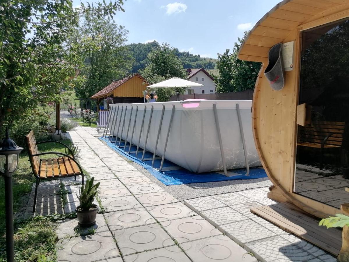 Pod Orehom Drvena Kuca I Sauna Hotel Крапина Екстериор снимка