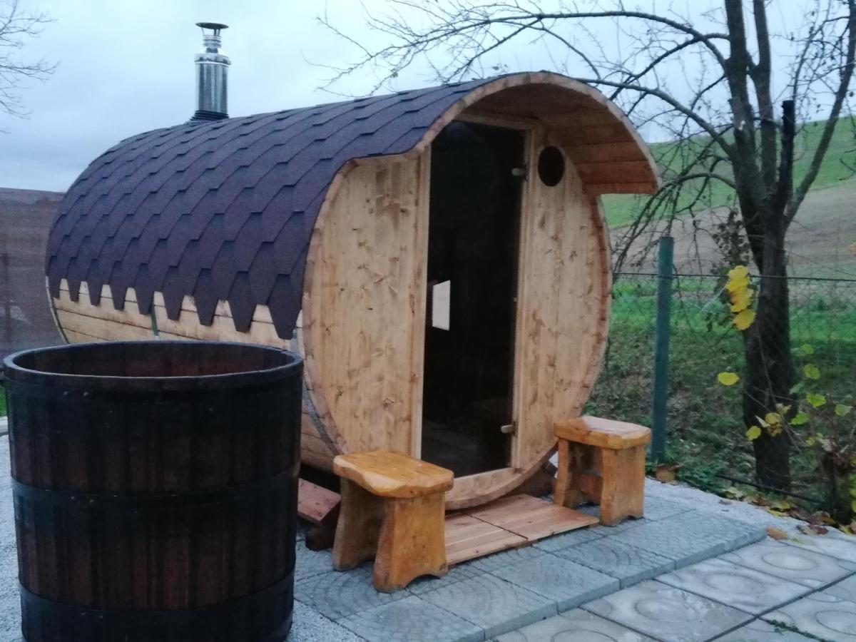 Pod Orehom Drvena Kuca I Sauna Hotel Крапина Екстериор снимка