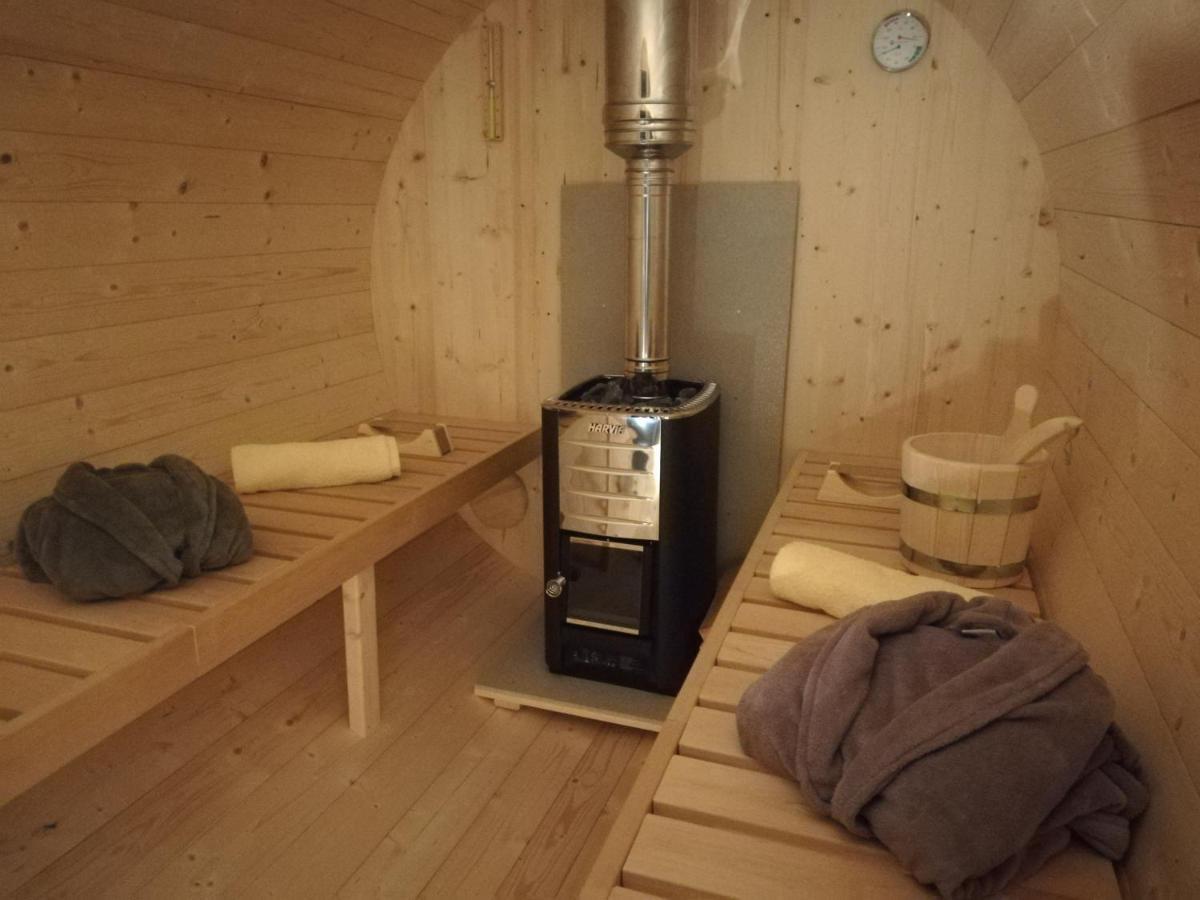 Pod Orehom Drvena Kuca I Sauna Hotel Крапина Екстериор снимка